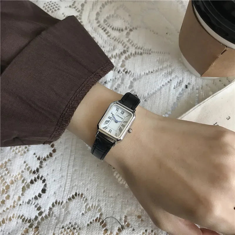 Women Watches Vintage Small Dial Watch Sweet Leather Strap Casual Women's Watches Bracelet Quartz Ladies Watch Women Clock Wrist