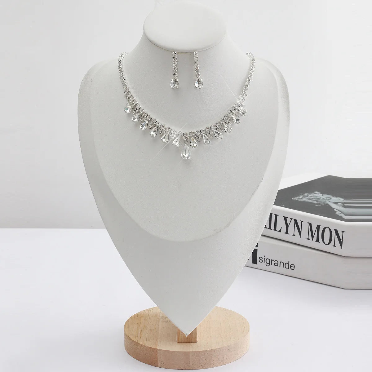 Exquisite Dangle Earrings and Necklace for Women Elegant Jewelry Set Flower Design Shining Rhinestone Necklace set Wedding