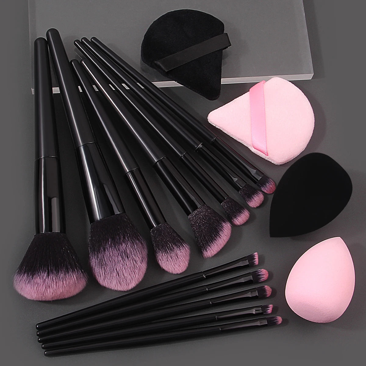 12 high-quality soft makeup brushes set +4 beauty eggs, triangular powder puff, super practical and portable beauty tools