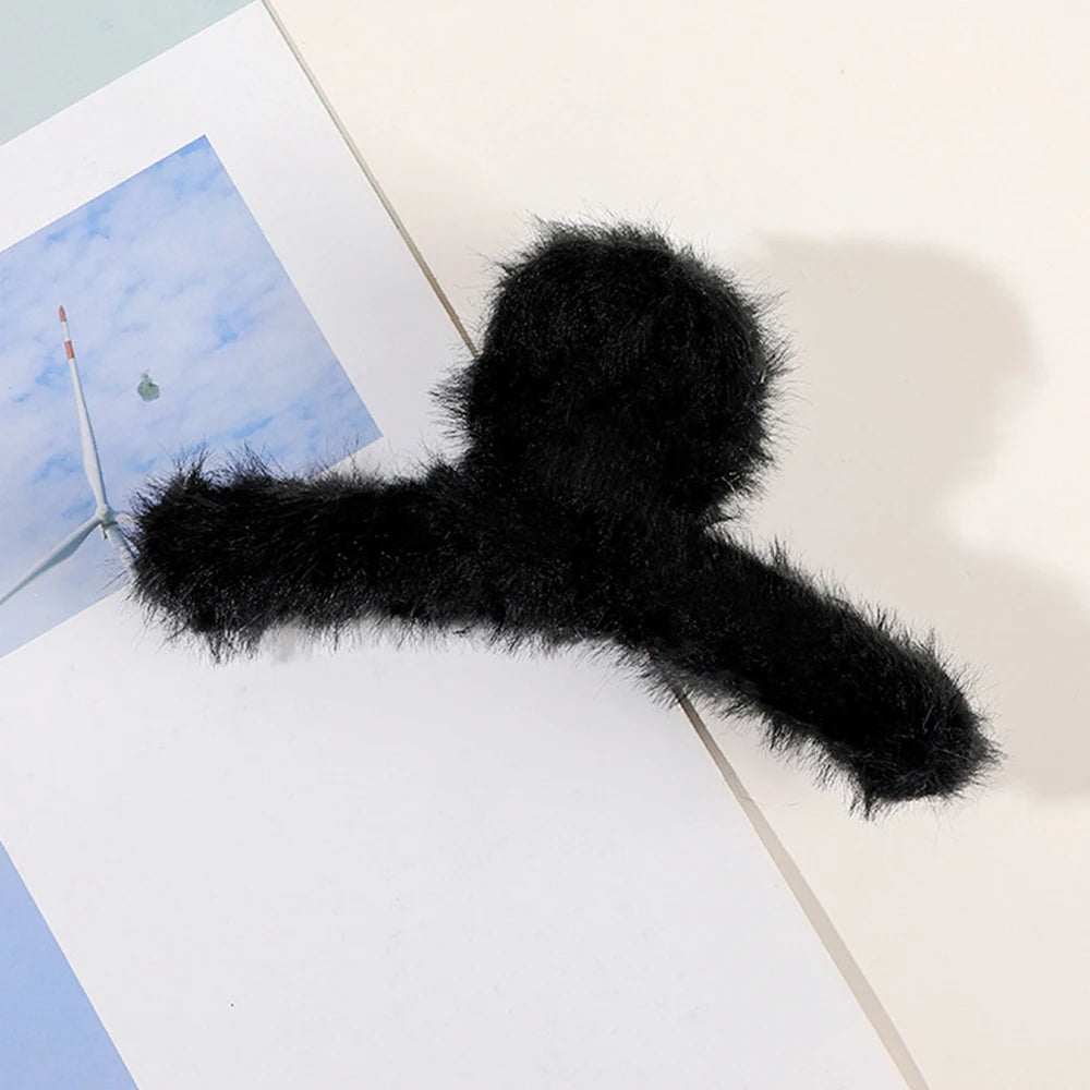 Winter Plush Hair Claw Elegant Acrylic Hairpins Faux Fur Hair Clip Barrette Crab Headwear for Women Girls Hair Accessories