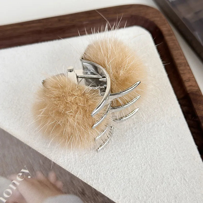 Winter New Plush Ball Metal Small Hair Claw High Ponytail Fixed Hairpin for Woman Girl Sweet Hair Clips Fashion Hair Accessories
