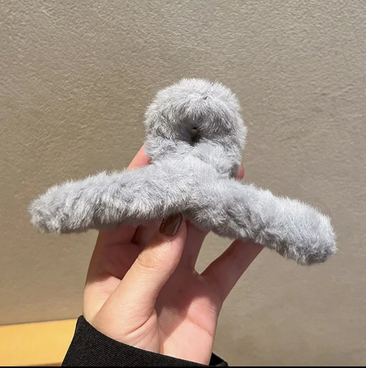 Autumn and Winter Plush Claw for Women Elegant Acrylic Crab Barrette Hairpin Girl-Hair Accessories Furry Headwear Hair Claw Clip