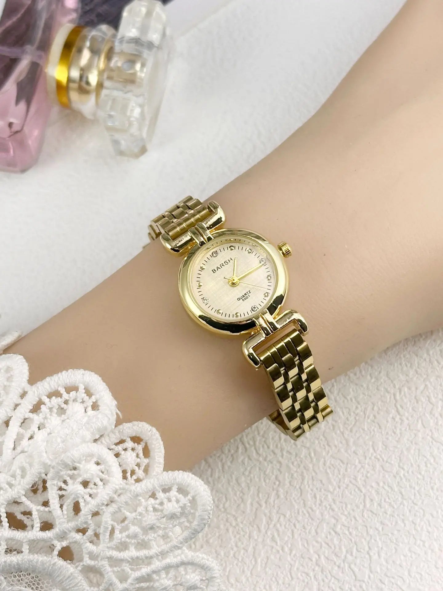 Women's Watches Fashionable and High-end Gold Steel Strip Small Dial Quartz Watch Simple Elegant Style Ladies' Watches
