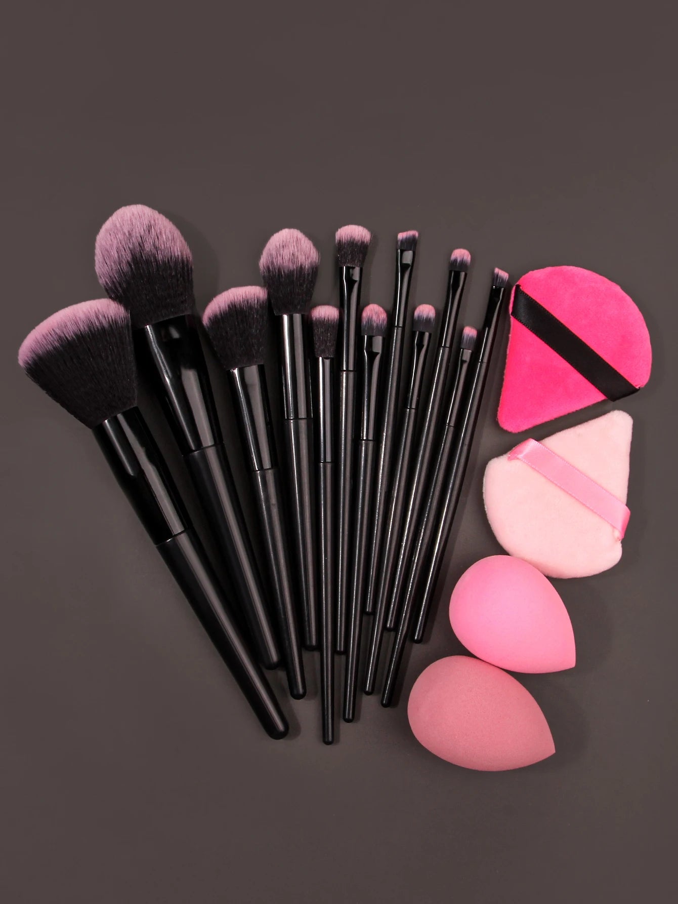 High-end makeup tools: 12 soft-bristled makeup brushes, 2 water-drop sponge eggs, and 2 double-sided triangular powder puffs