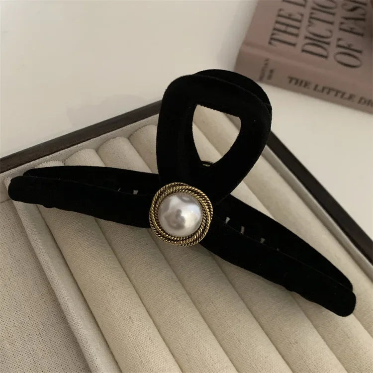 Women Hair Accessories Korean Fashion Large Black Pearl Camellia Heart Hair Claw Elegant Updo Headwear for Girls Shark Hair Pins