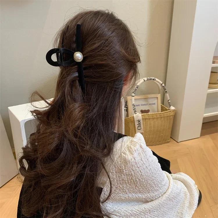 Women Hair Accessories Korean Fashion Large Black Pearl Camellia Heart Hair Claw Elegant Updo Headwear for Girls Shark Hair Pins