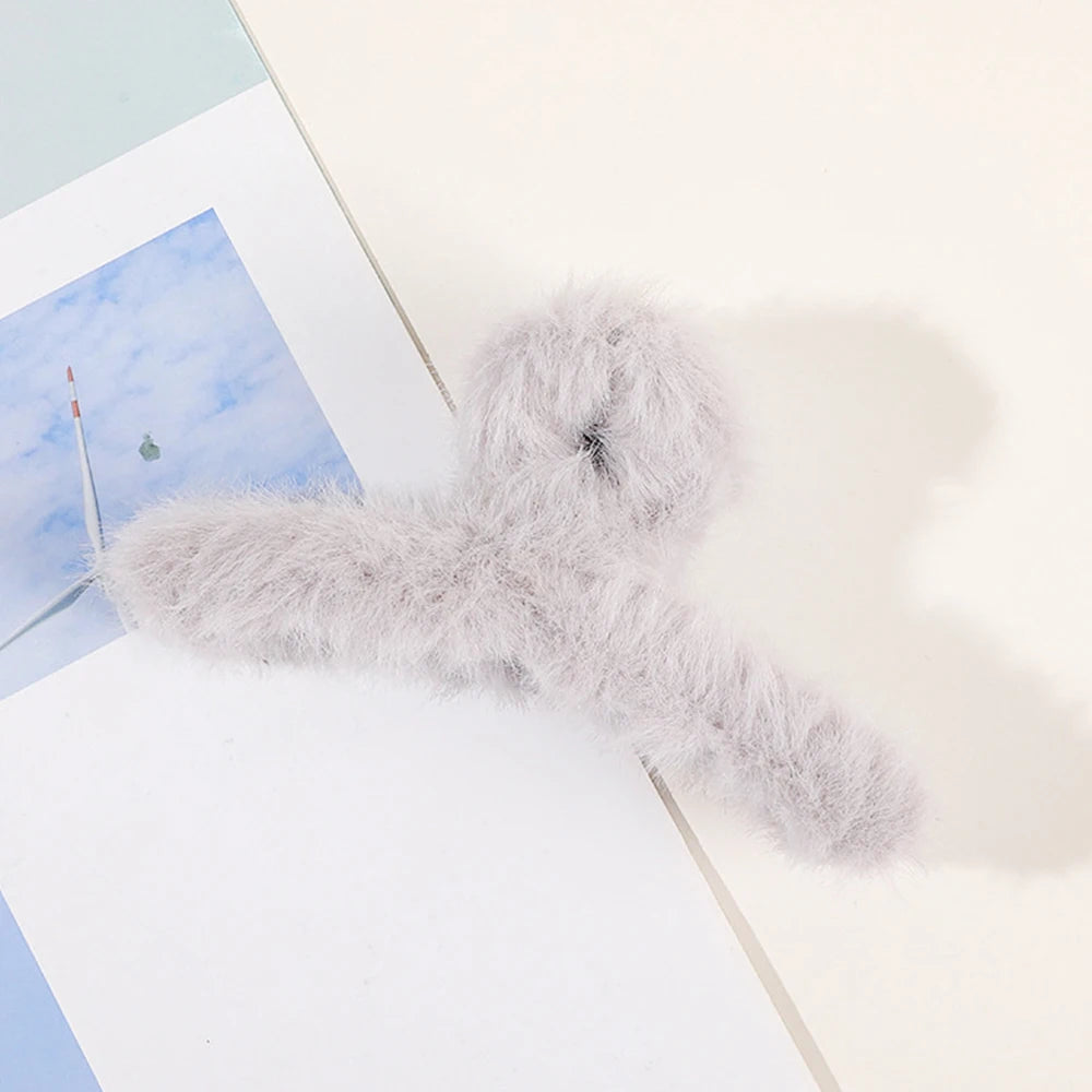 Winter Plush Hair Claw Elegant Acrylic Hairpins Faux Fur Hair Clip Barrette Crab Headwear for Women Girls Hair Accessories