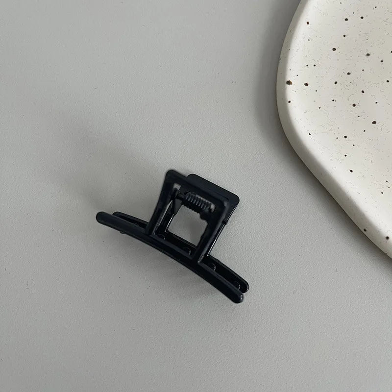 Women New Fashion Black Small Metal Claw Clips Headdress for Girls Mini Hair Clips Hairpins Barrettes Crab Clip Hair Accessories