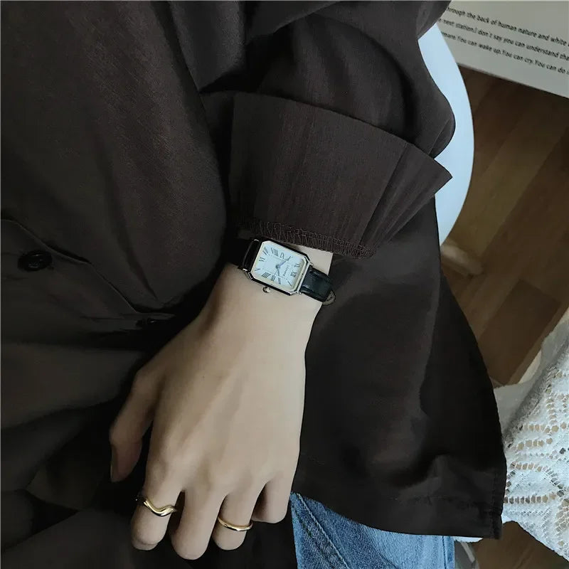 Women Watches Vintage Small Dial Watch Sweet Leather Strap Casual Women's Watches Bracelet Quartz Ladies Watch Women Clock Wrist