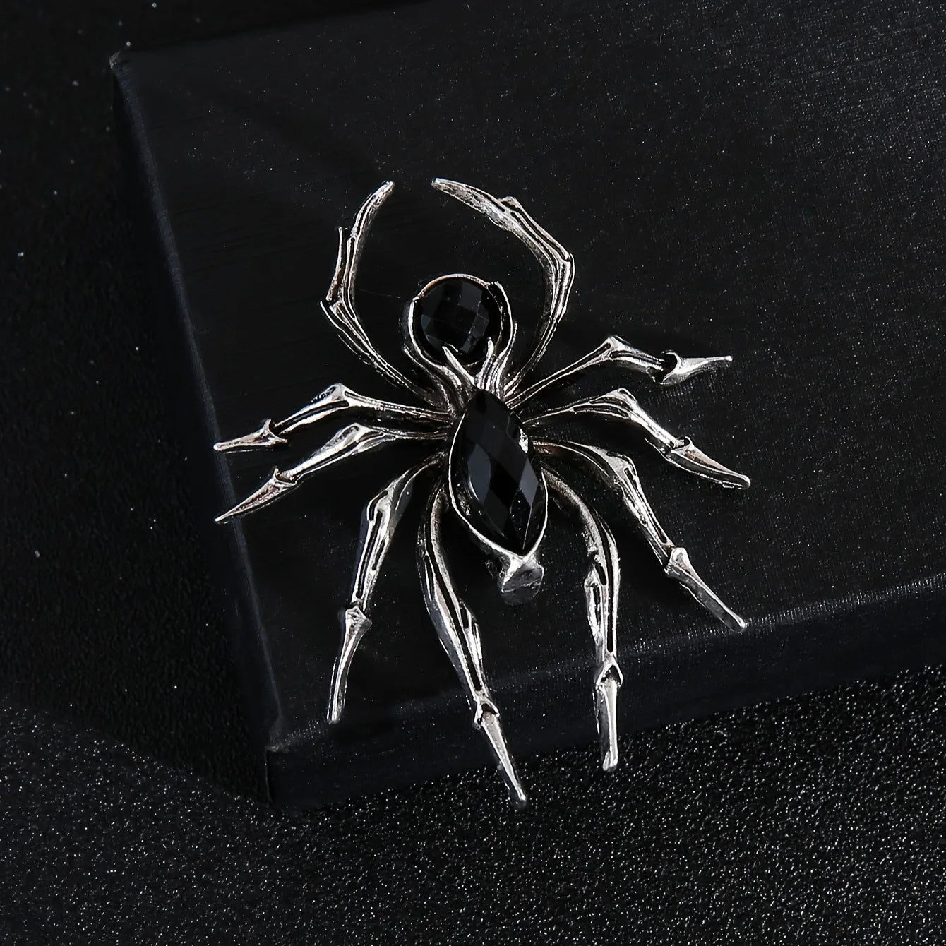New men's personalized suit accessories brooch, European and American fashion versatile, animal shaped, niche spider