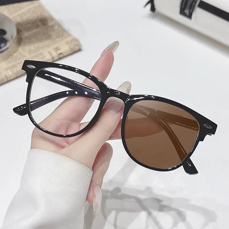 2025 Brand New Sunglasses for Men Women Photochromic Lenses Korean Style Trendy Eyewear Summer Outdoor Beach Sun Glasses