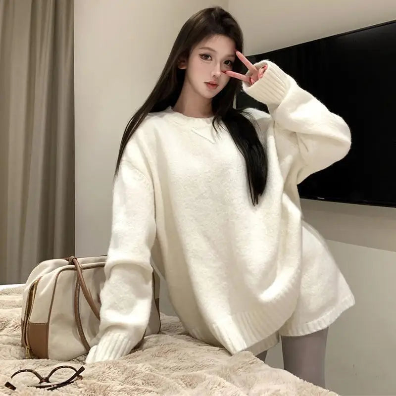Korean Women's Suit in Autumn and Winter Loose Round Neck Long Sleeve Sweater Jacket Shorts Two-piece Suit