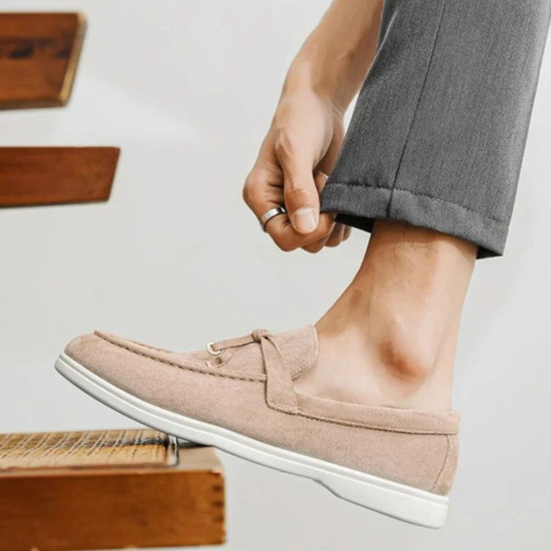 New Men's Shoes Suede Loafers Fashionable British Men's Casual Shoes Moccasins Outdoor Driving Shoes Handmade Slip Flat Shoes