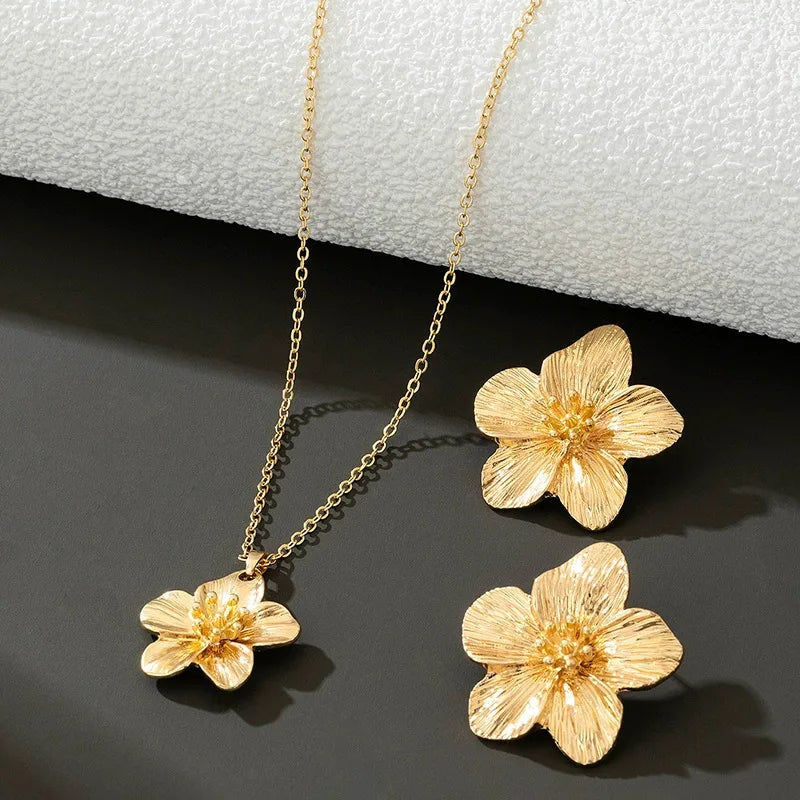 Fashionable And Elegant Jewelry Set, Flower Pendant Necklace, Bracelet, Earrings, Simple Five-Petal Flower Choker Necklace