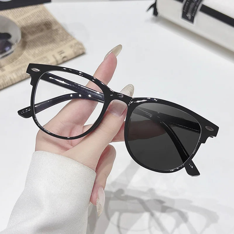 2025 Brand New Sunglasses for Men Women Photochromic Lenses Korean Style Trendy Eyewear Summer Outdoor Beach Sun Glasses