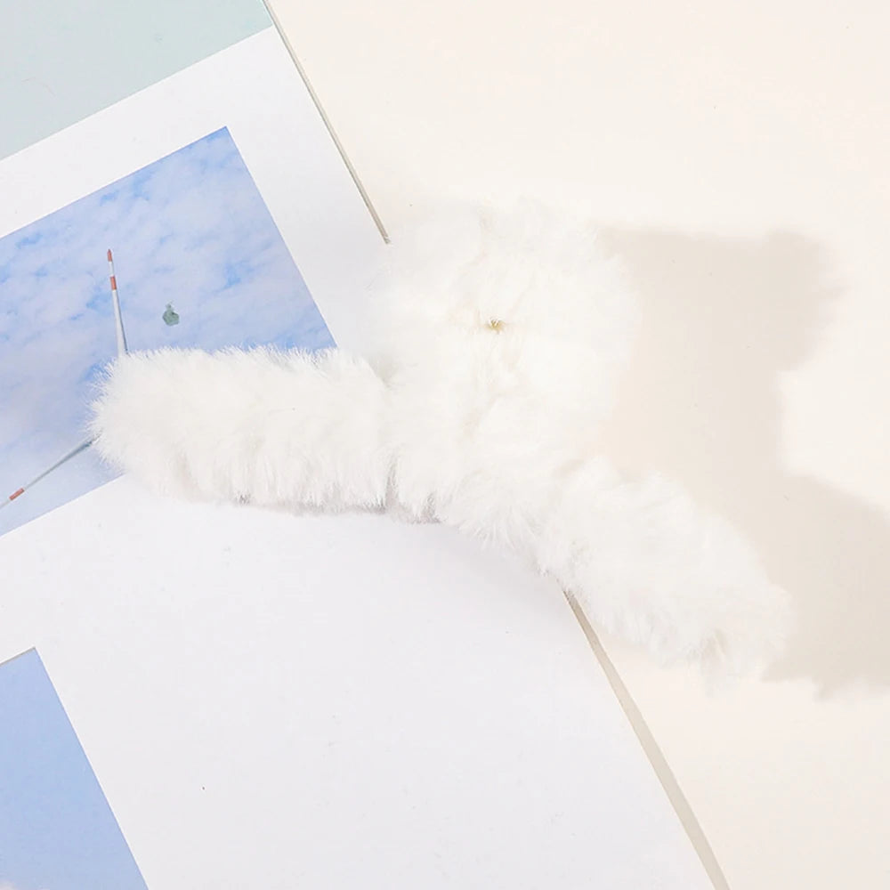 Winter Plush Hair Claw Elegant Acrylic Hairpins Faux Fur Hair Clip Barrette Crab Headwear for Women Girls Hair Accessories