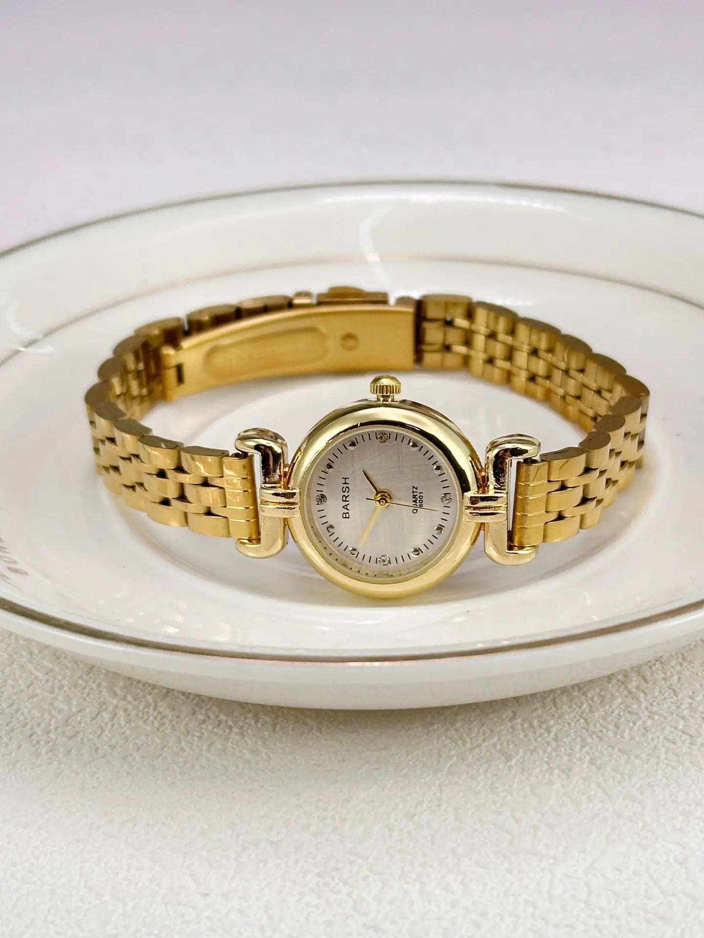 Women's Watches Fashionable and High-end Gold Steel Strip Small Dial Quartz Watch Simple Elegant Style Ladies' Watches