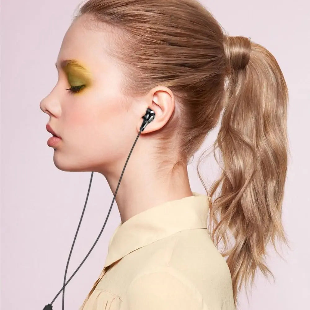 Wired Headphones 3.5mm Sport Earbuds Heavy Bass Wire Controlled In-ear Phone Earphones Stereo Headset with Mic Music Gaming