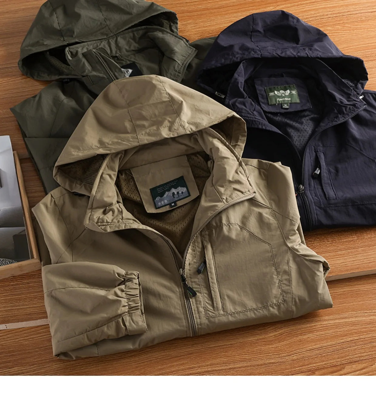 Mens Hooded Jacket 2025 New Lightweight Assault Windbreaker Large Size Thin Style Multi Pocket Casual Outdoor Spring Autumn Coat