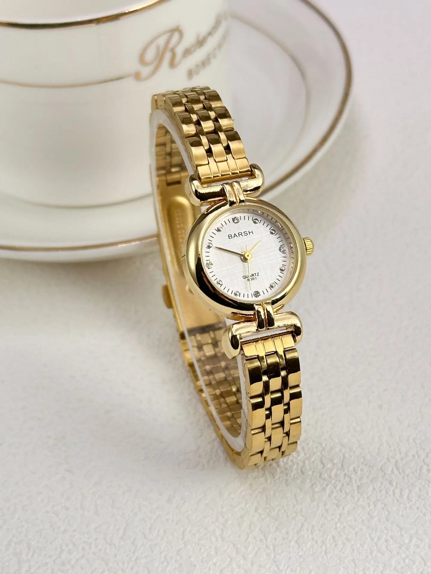 Women's Watches Fashionable and High-end Gold Steel Strip Small Dial Quartz Watch Simple Elegant Style Ladies' Watches