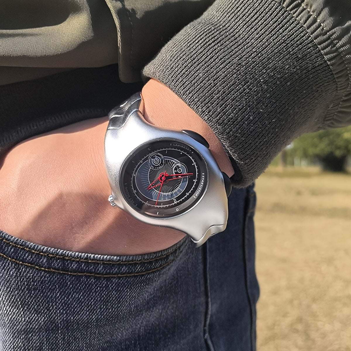 A Uniquely Shaped Y2K Original Men'S Watch, a Non-Mechanical Timepiece with a Twisted Retro Fashion, Vintage High-End, Niche Quartz Wristwatch.